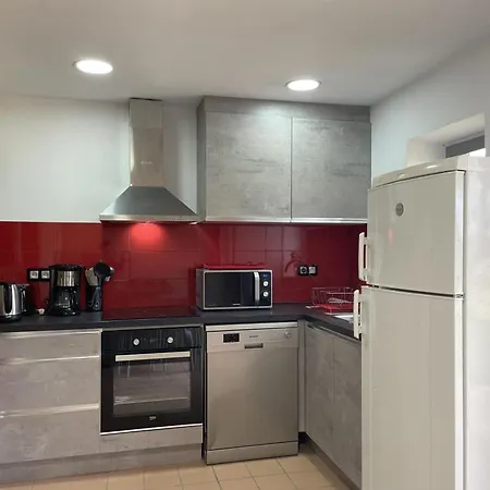 Convivial A Pour Sejours Familiaux Ou Entre Amis - Fr-1-489-601 Chapeau